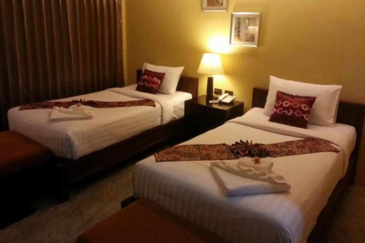 Baan Phuanda Phuket Hotell Exteriör bild