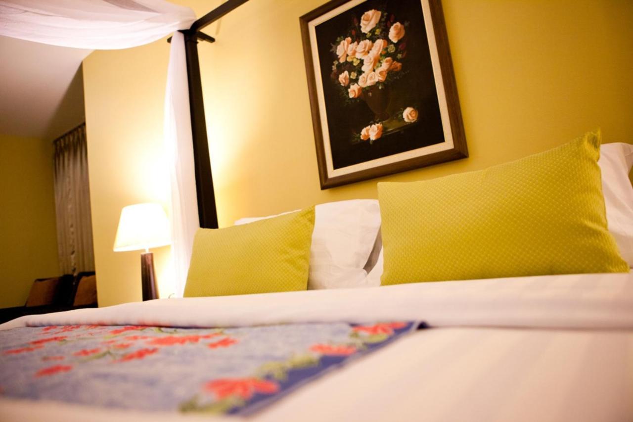 Baan Phuanda Phuket Hotell Exteriör bild