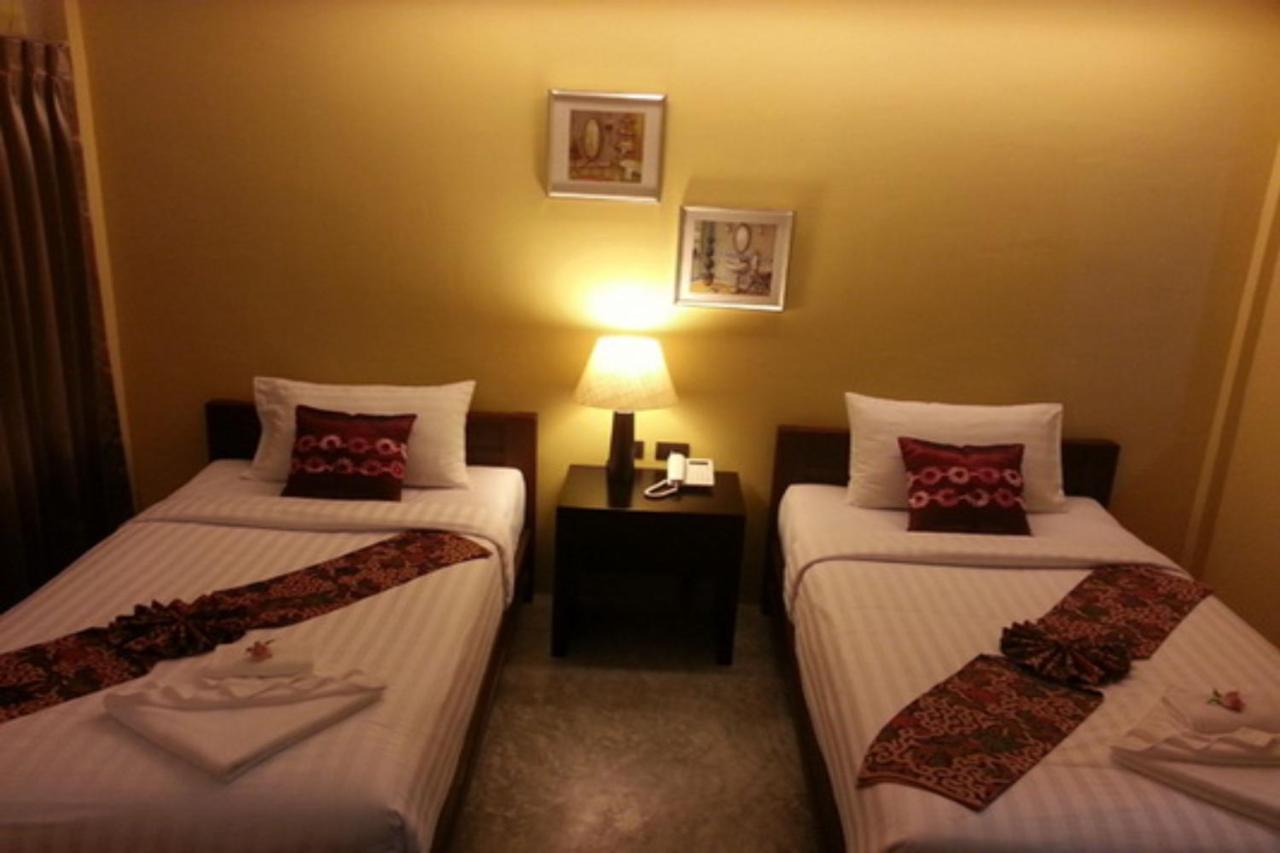 Baan Phuanda Phuket Hotell Exteriör bild