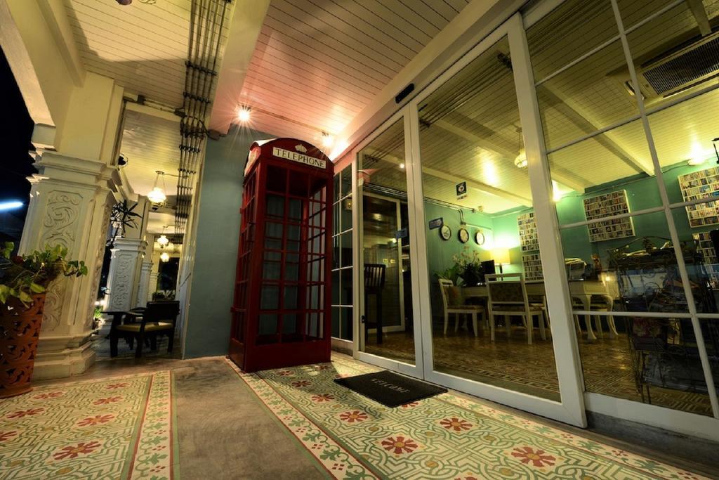 Baan Phuanda Phuket Hotell Exteriör bild